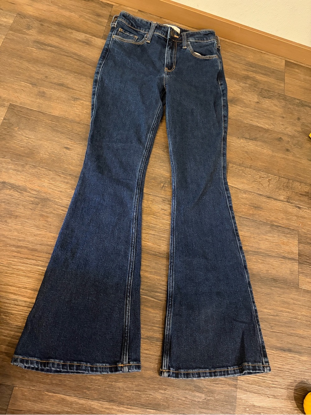 Hollister Women’s Dark Wash Western Chic High Rise Flare Jeans Size 0 Short